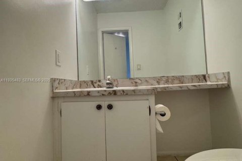 Condominio en alquiler en Lauderhill, Florida, 1 dormitorio, 74.32 m2 № 1993689 - foto 9