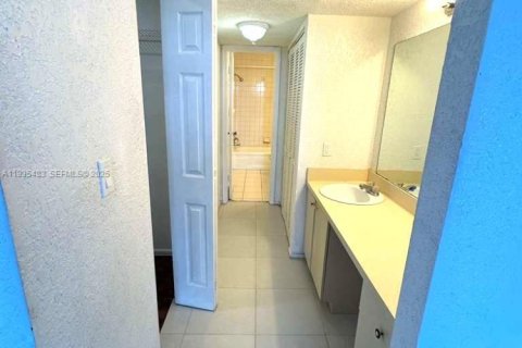 Condominio en alquiler en Lauderhill, Florida, 1 dormitorio, 74.32 m2 № 1993689 - foto 7