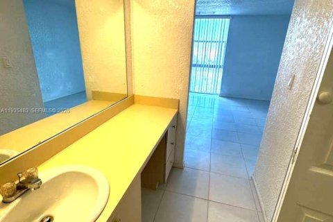 Condominio en alquiler en Lauderhill, Florida, 1 dormitorio, 74.32 m2 № 1993689 - foto 8