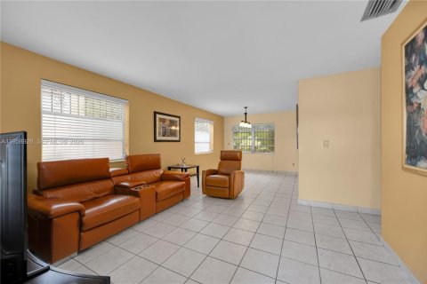 Immobilier commercial à vendre à Miami, Floride: 185.99 m2 № 2025226 - photo 7