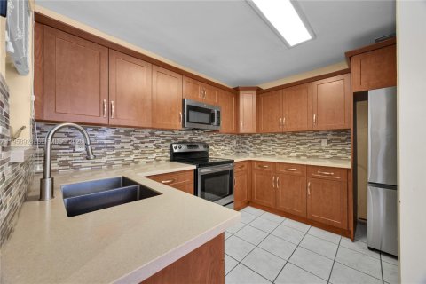 Immobilier commercial à vendre à Miami, Floride: 185.99 m2 № 2025226 - photo 12