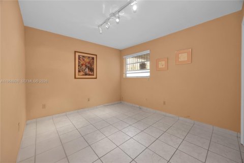 Immobilier commercial à vendre à Miami, Floride: 185.99 m2 № 2025226 - photo 17