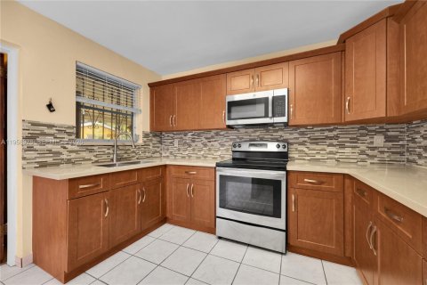 Immobilier commercial à vendre à Miami, Floride: 185.99 m2 № 2025226 - photo 13