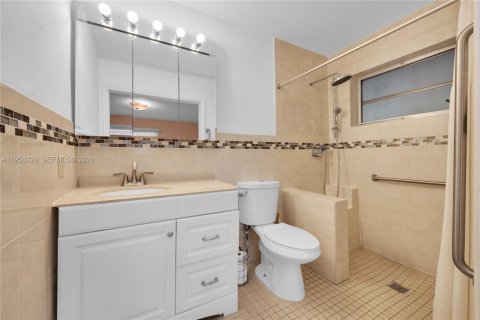 Immobilier commercial à vendre à Miami, Floride: 185.99 m2 № 2025226 - photo 16