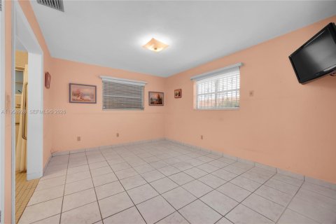 Immobilier commercial à vendre à Miami, Floride: 185.99 m2 № 2025226 - photo 14