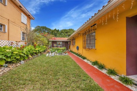 Immobilier commercial à vendre à Miami, Floride: 185.99 m2 № 2025226 - photo 6