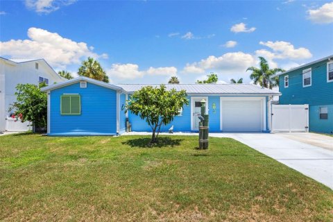 Villa ou maison à vendre à Hernando Beach, Floride: 2 chambres, 86.86 m2 № 1771226 - photo 1