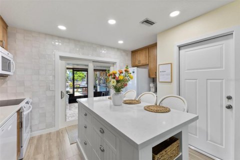 Villa ou maison à vendre à Hernando Beach, Floride: 2 chambres, 86.86 m2 № 1771226 - photo 8