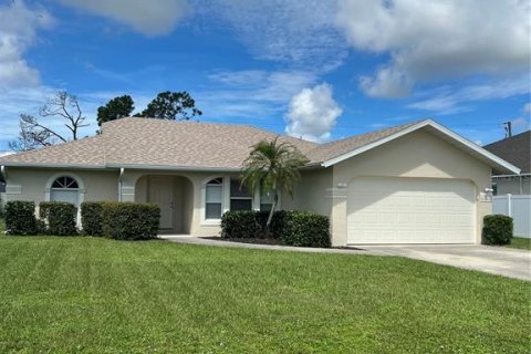 Villa ou maison à Port Charlotte, Floride 3 chambres, 152.36 m2 № 2419234