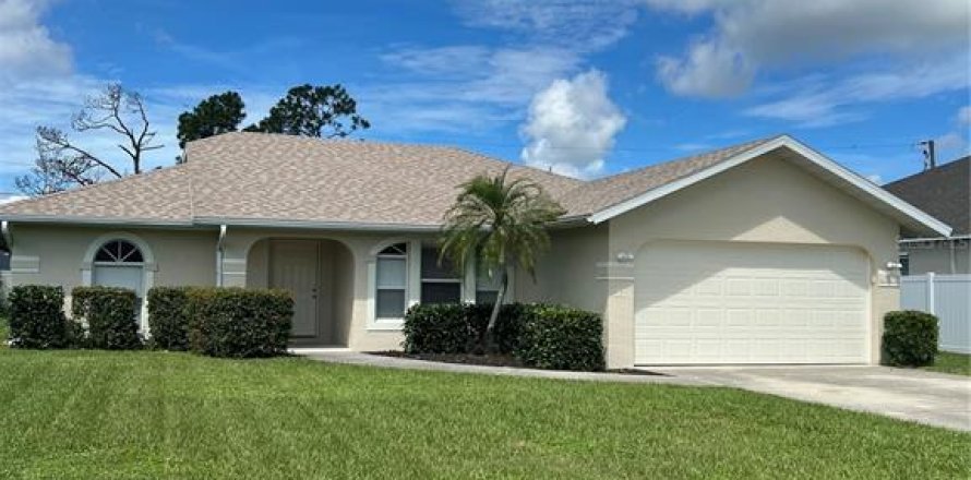 Villa ou maison à Port Charlotte, Floride 3 chambres, 152.36 m2 № 2419234