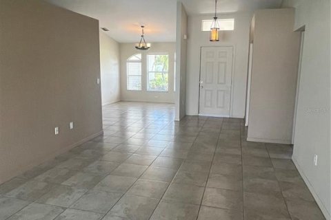 Villa ou maison à louer à Port Charlotte, Floride: 3 chambres, 152.36 m2 № 2419234 - photo 2