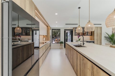 Купить виллу или дом в Майами-Бич, Флорида 4 спальни, 197.14м2, № 2049574 - фото 9