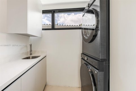 Купить виллу или дом в Майами-Бич, Флорида 4 спальни, 197.14м2, № 2049574 - фото 26