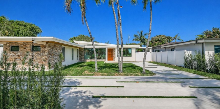 Дом в Майами-Бич, Флорида 4 спальни, 197.14м2 № 2049574