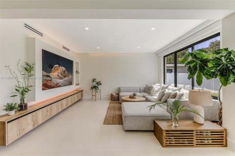 Купить виллу или дом в Майами-Бич, Флорида 4 спальни, 197.14м2, № 2049574 - фото 11