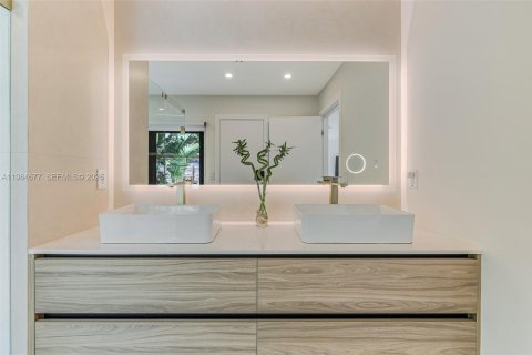 Купить виллу или дом в Майами-Бич, Флорида 4 спальни, 197.14м2, № 2049574 - фото 18