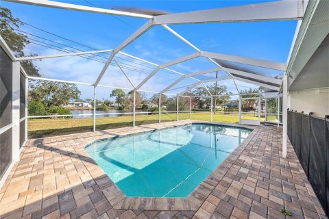 Casa en venta en Saint Petersburg, Florida, 3 dormitorios, 155.52 m2 № 1909475 - foto 24