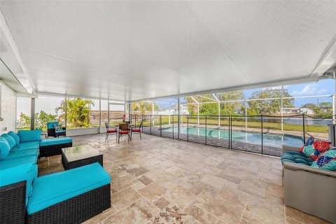 House in Saint Petersburg, Florida 3 bedrooms, 155.52 sq.m. № 1909475 - photo 22