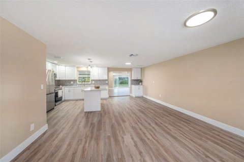 Casa en venta en Saint Petersburg, Florida, 3 dormitorios, 155.52 m2 № 1909475 - foto 8