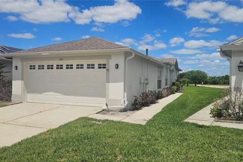 House in Wesley Chapel, Florida 2 bedrooms, 145.48 sq.m. № 2213079