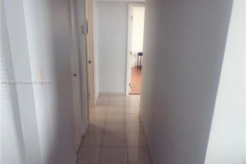 Condo in Miami, Florida, 2 bedrooms  № 1715105 - photo 8