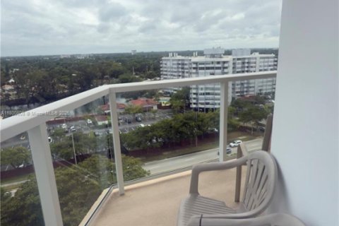 Condo in Miami, Florida, 2 bedrooms  № 1715105 - photo 24