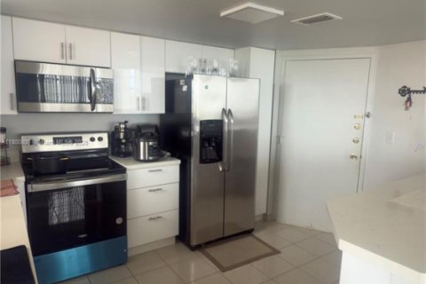Condo in Miami, Florida, 2 bedrooms  № 1715105 - photo 7