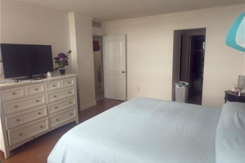 Condo in Miami, Florida, 2 bedrooms  № 1715105 - photo 15