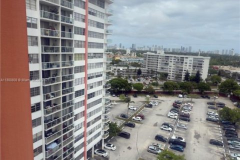Condo in Miami, Florida, 2 bedrooms  № 1715105 - photo 28
