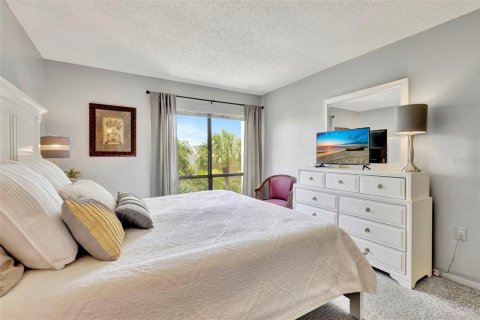 Condo in Sarasota, Florida, 1 bedroom  № 1898806 - photo 13