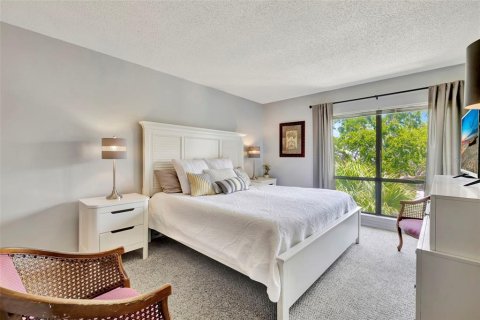 Condo in Sarasota, Florida, 1 bedroom  № 1898806 - photo 12