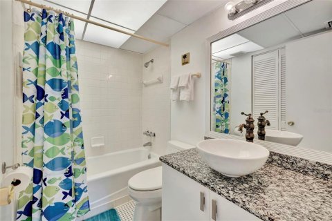 Condo in Sarasota, Florida, 1 bedroom  № 1898806 - photo 11