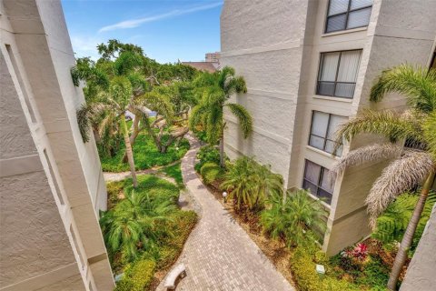 Condo in Sarasota, Florida, 1 bedroom  № 1898806 - photo 3