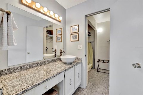 Condo in Sarasota, Florida, 1 bedroom  № 1898806 - photo 16