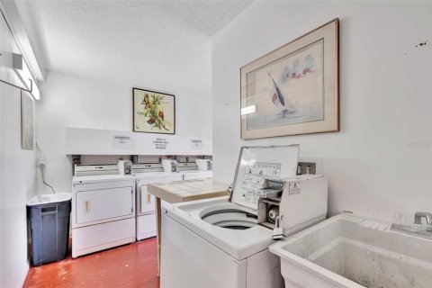 Condo in Sarasota, Florida, 1 bedroom  № 1898806 - photo 27