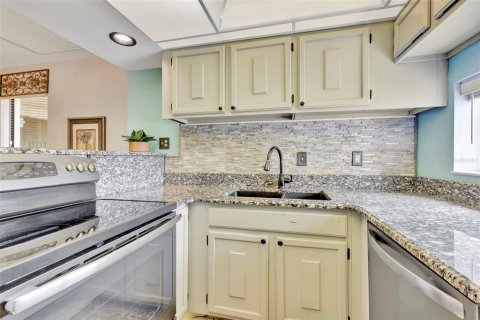 Condo in Sarasota, Florida, 1 bedroom  № 1898806 - photo 20