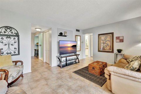 Condo in Sarasota, Florida, 1 bedroom  № 1898806 - photo 6