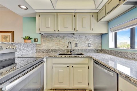 Condo in Sarasota, Florida, 1 bedroom  № 1898806 - photo 21