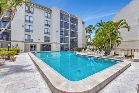 Condo in Sarasota, Florida, 1 bedroom  № 1898806 - photo 26