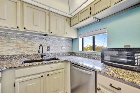Condo in Sarasota, Florida, 1 bedroom  № 1898806 - photo 22
