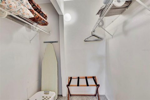 Condo in Sarasota, Florida, 1 bedroom  № 1898806 - photo 17