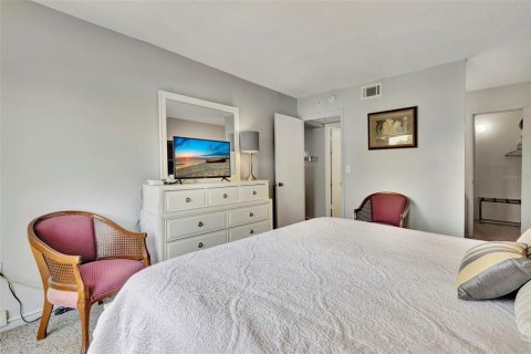 Condo in Sarasota, Florida, 1 bedroom  № 1898806 - photo 14