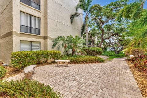 Condo in Sarasota, Florida, 1 bedroom  № 1898806 - photo 4