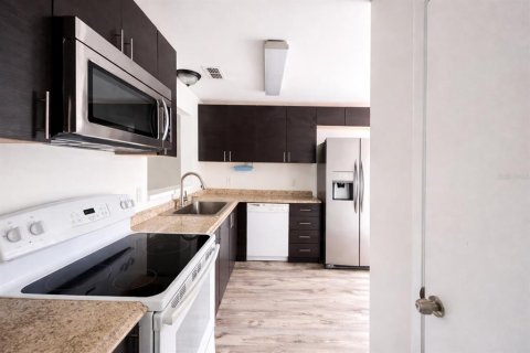 Touwnhouse à vendre à Orlando, Floride: 2 chambres, 109.25 m2 № 2123077 - photo 10