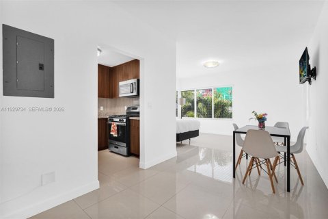 Apartamento en alquiler en Bay Harbor Islands, Florida, 1 dormitorio № 1988593 - foto 30