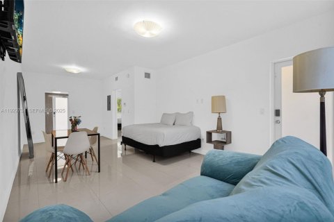 Apartamento en alquiler en Bay Harbor Islands, Florida, 1 dormitorio № 1988593 - foto 19