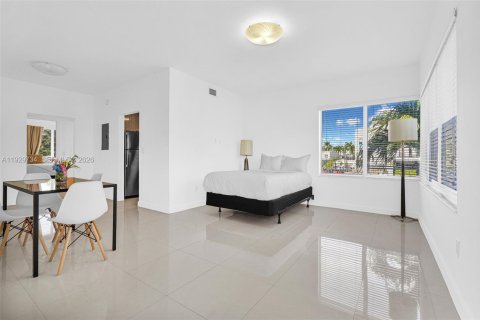 Apartamento en alquiler en Bay Harbor Islands, Florida, 1 dormitorio № 1988593 - foto 22