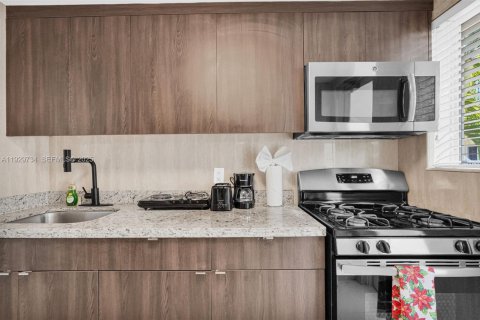 Apartamento en alquiler en Bay Harbor Islands, Florida, 1 dormitorio № 1988593 - foto 12