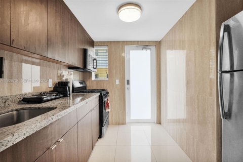 Apartamento en alquiler en Bay Harbor Islands, Florida, 1 dormitorio № 1988593 - foto 15