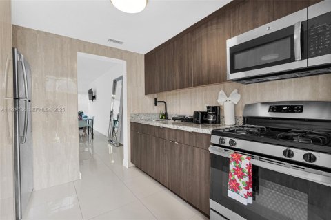 Apartamento en alquiler en Bay Harbor Islands, Florida, 1 dormitorio № 1988593 - foto 10